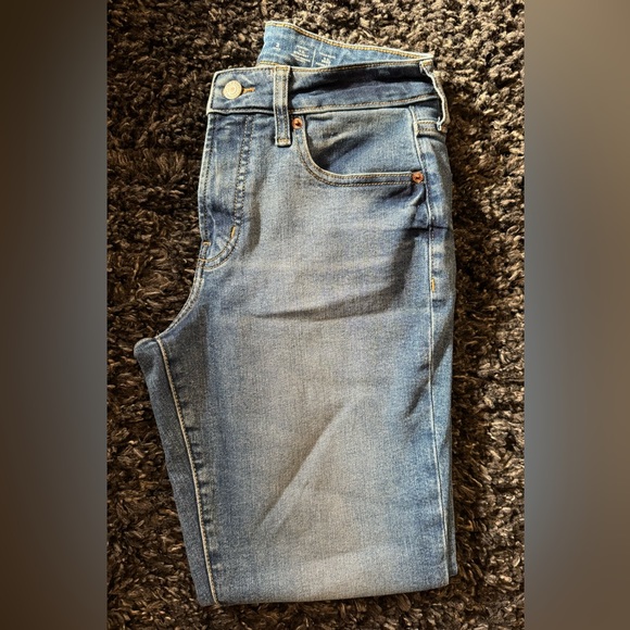Old Navy. OG Straight. Size 2 Petite. Medium wash. High-rise. - Picture 8 of 8